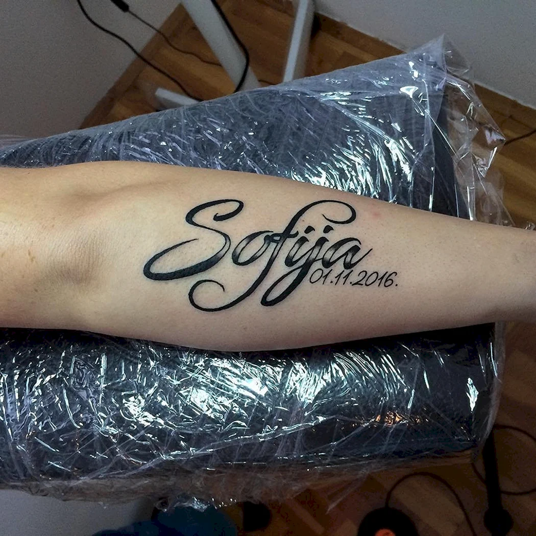 Тату надписи имена