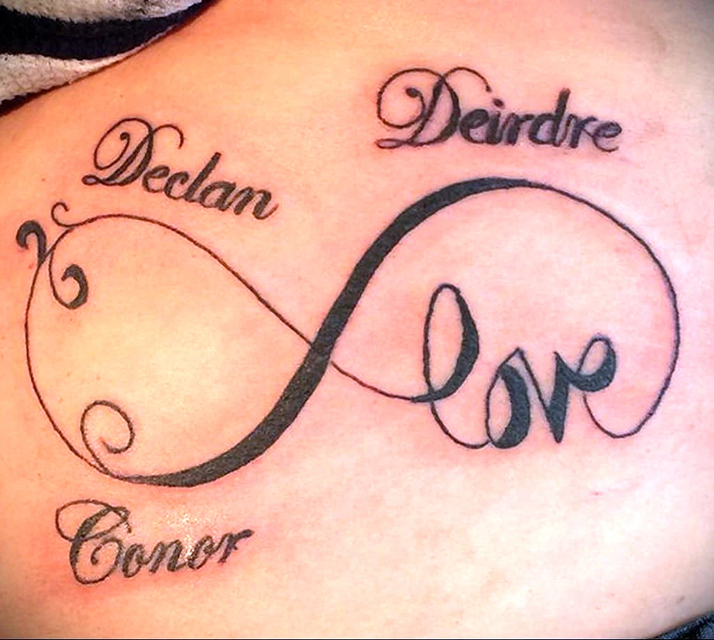 Красивая Татуировка с именем мужа для девушки