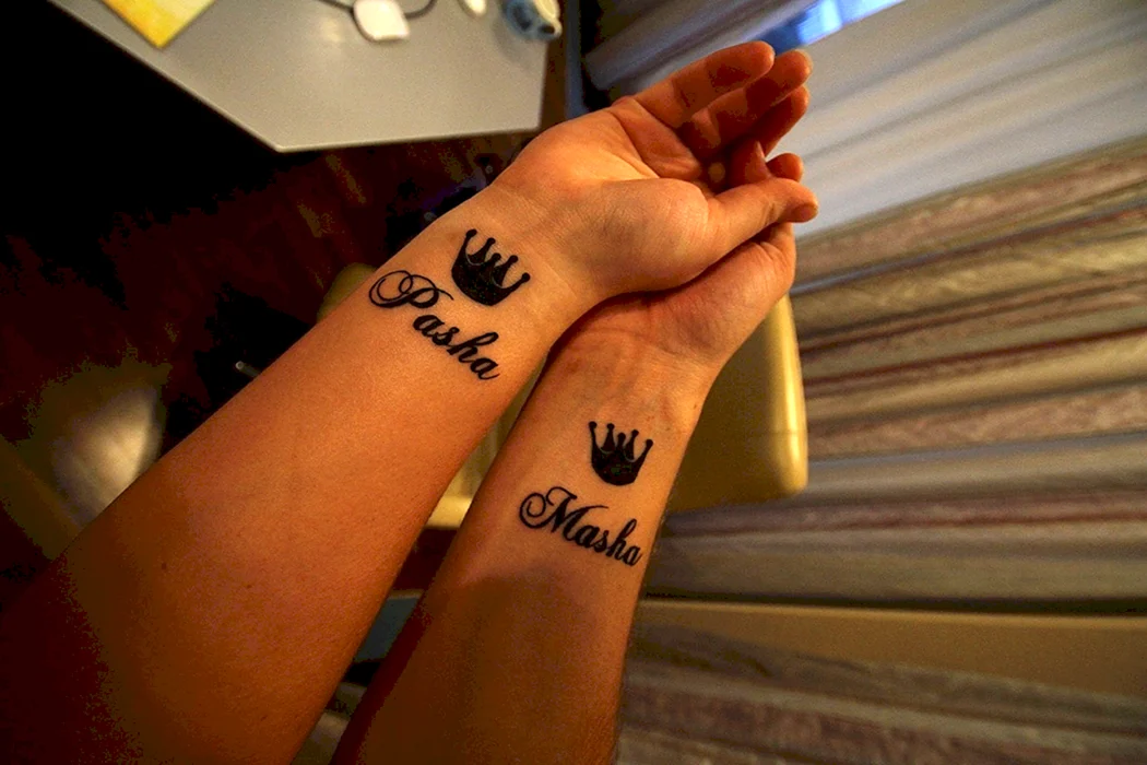 Тату имя на руке