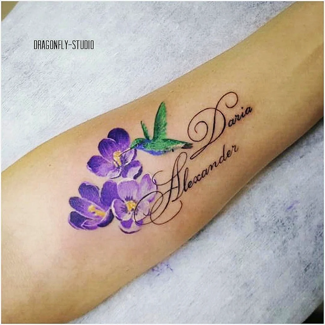Тату цветок с надписью