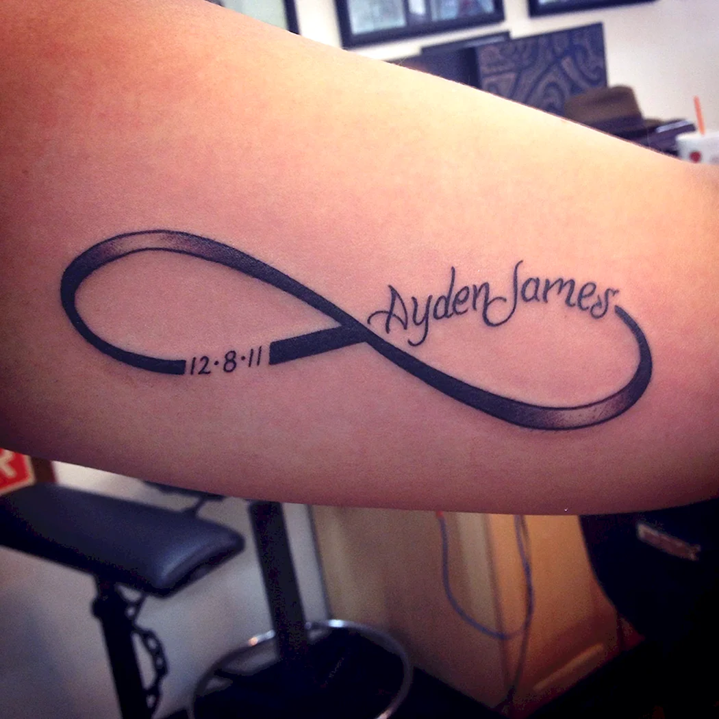 Тату с именем
