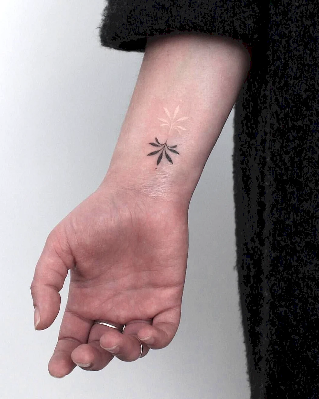 Тату на запястье для мужчин