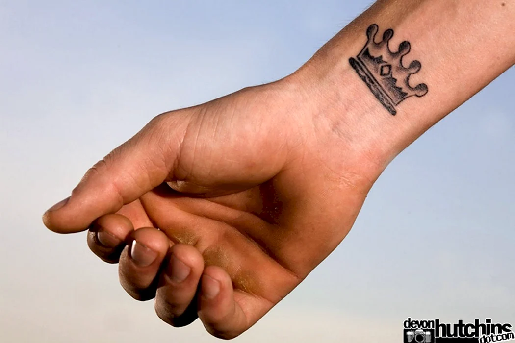 Тату на запястье