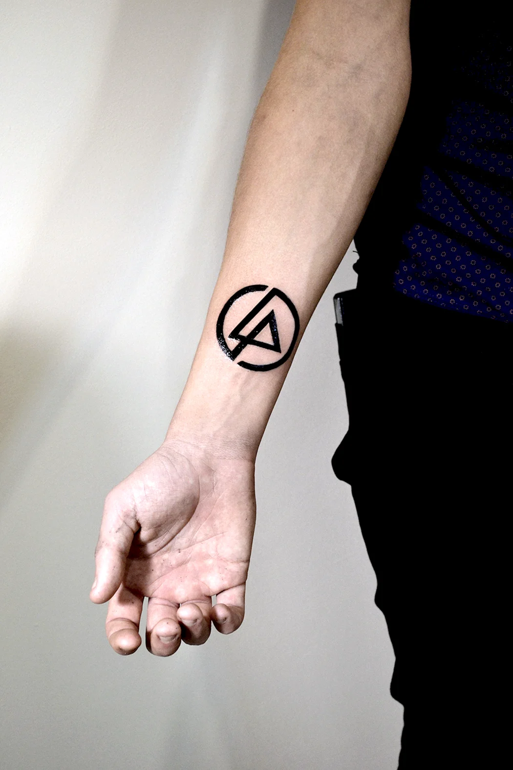 Тату на руку для мужчин маленькие