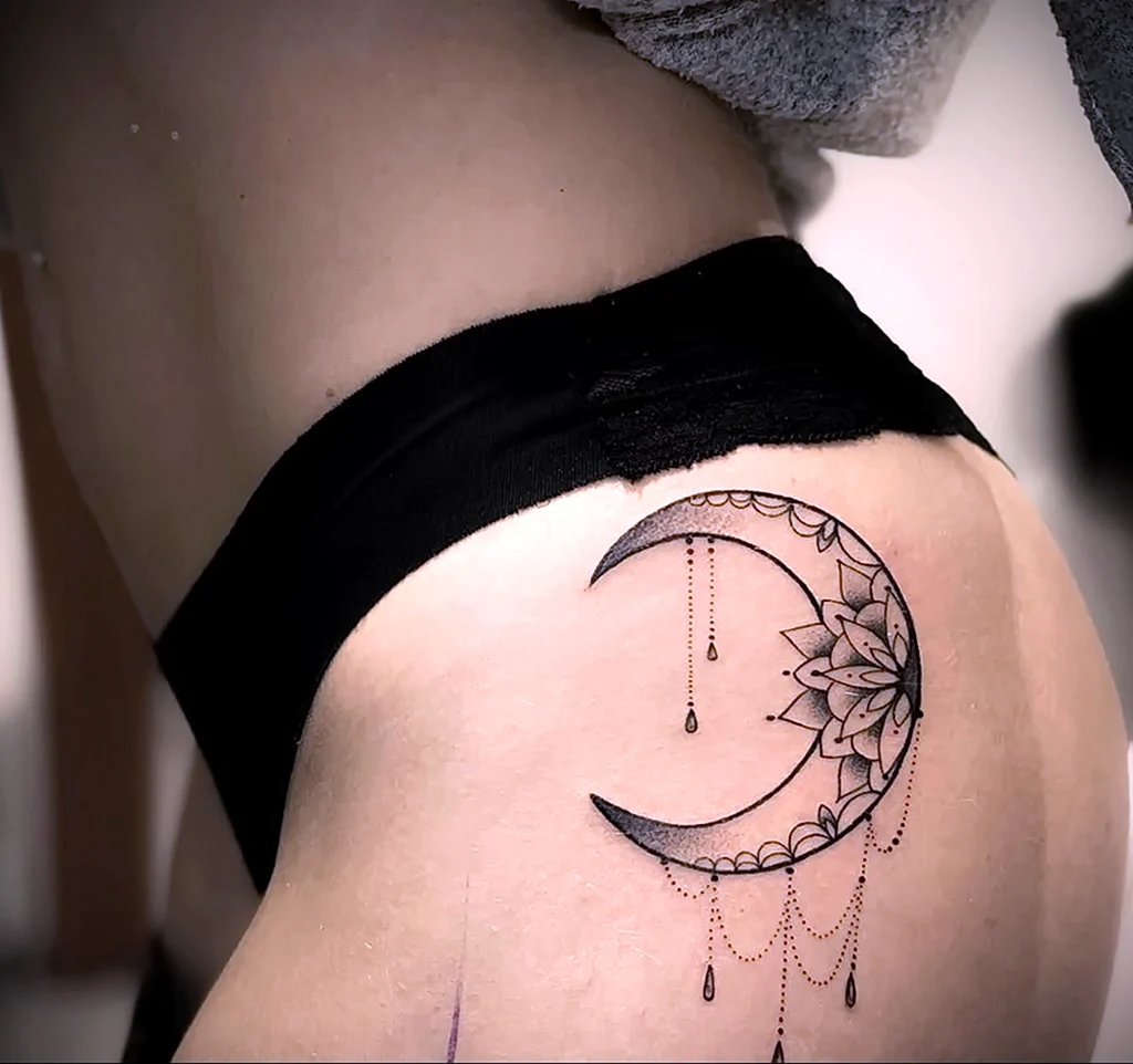 Тату месяц