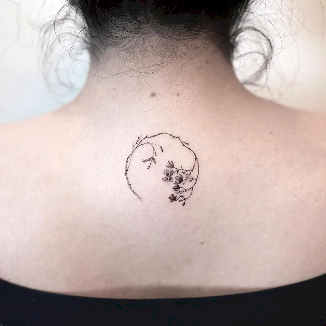 Маленькая круглая тату