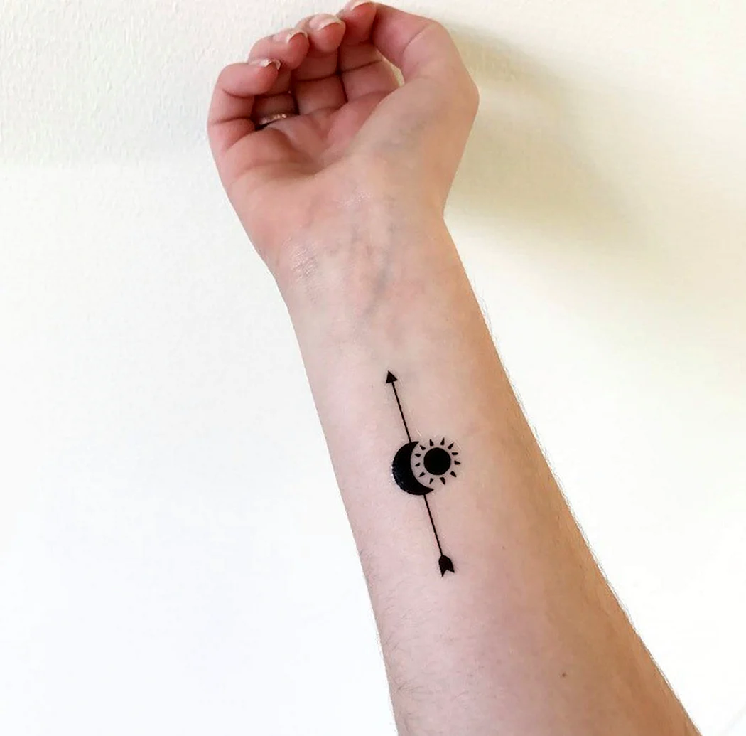 Маленькие тату для девушек Луна