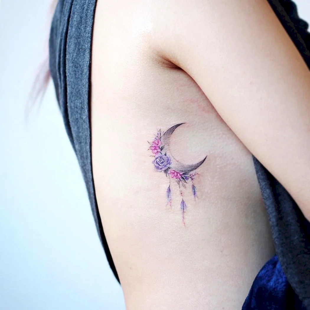 Тату полумесяц женская