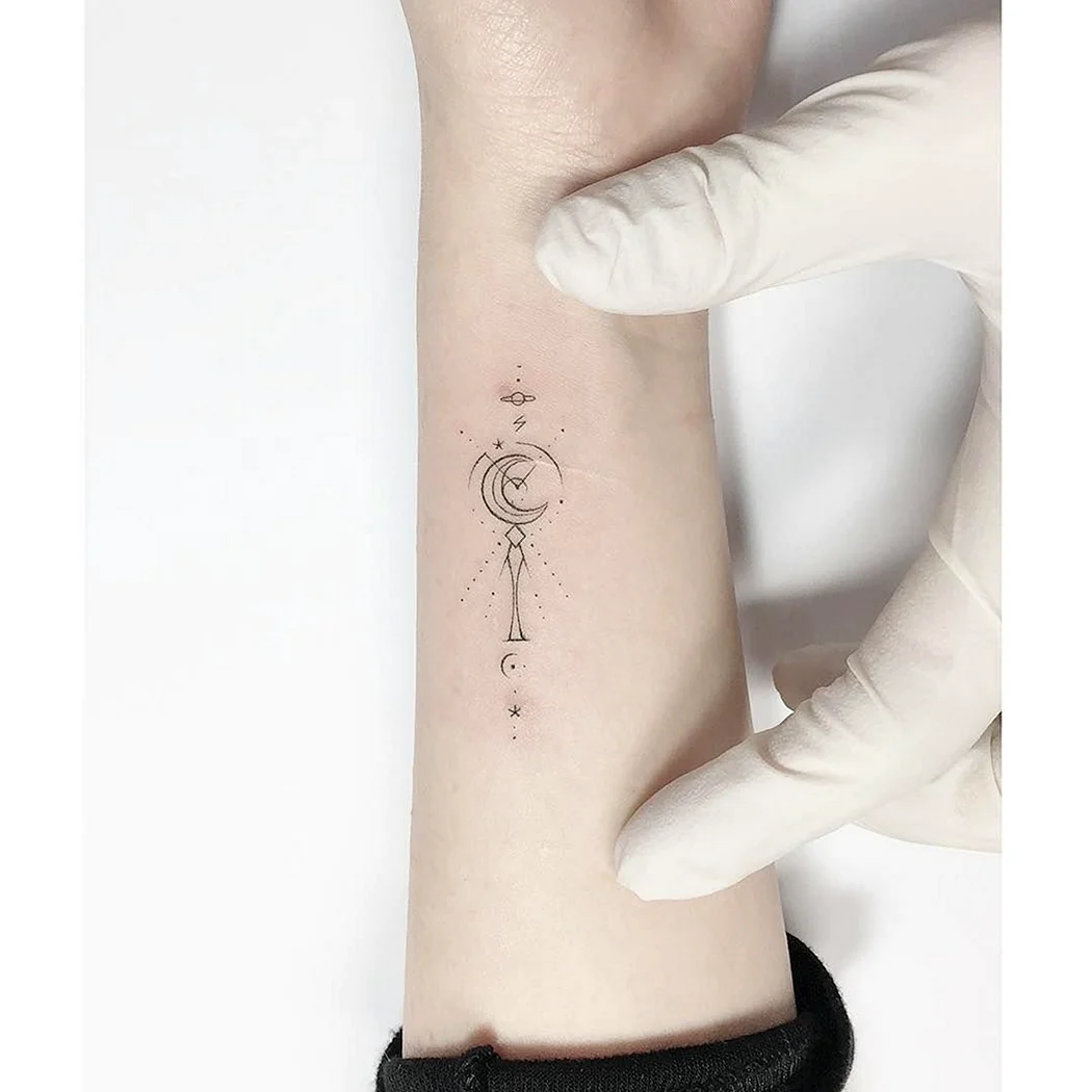 Сейлор Мун тату Минимализм