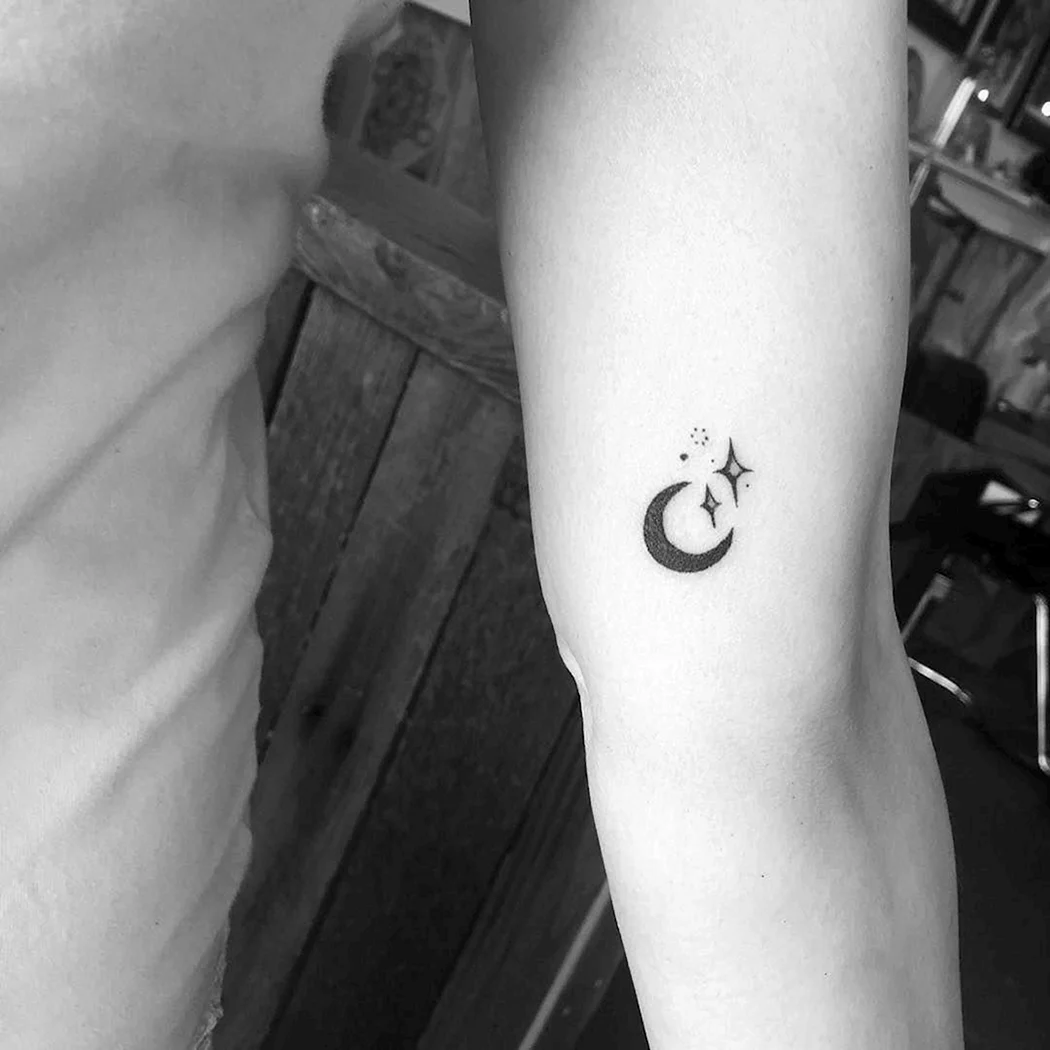 Тату месяц и звезды