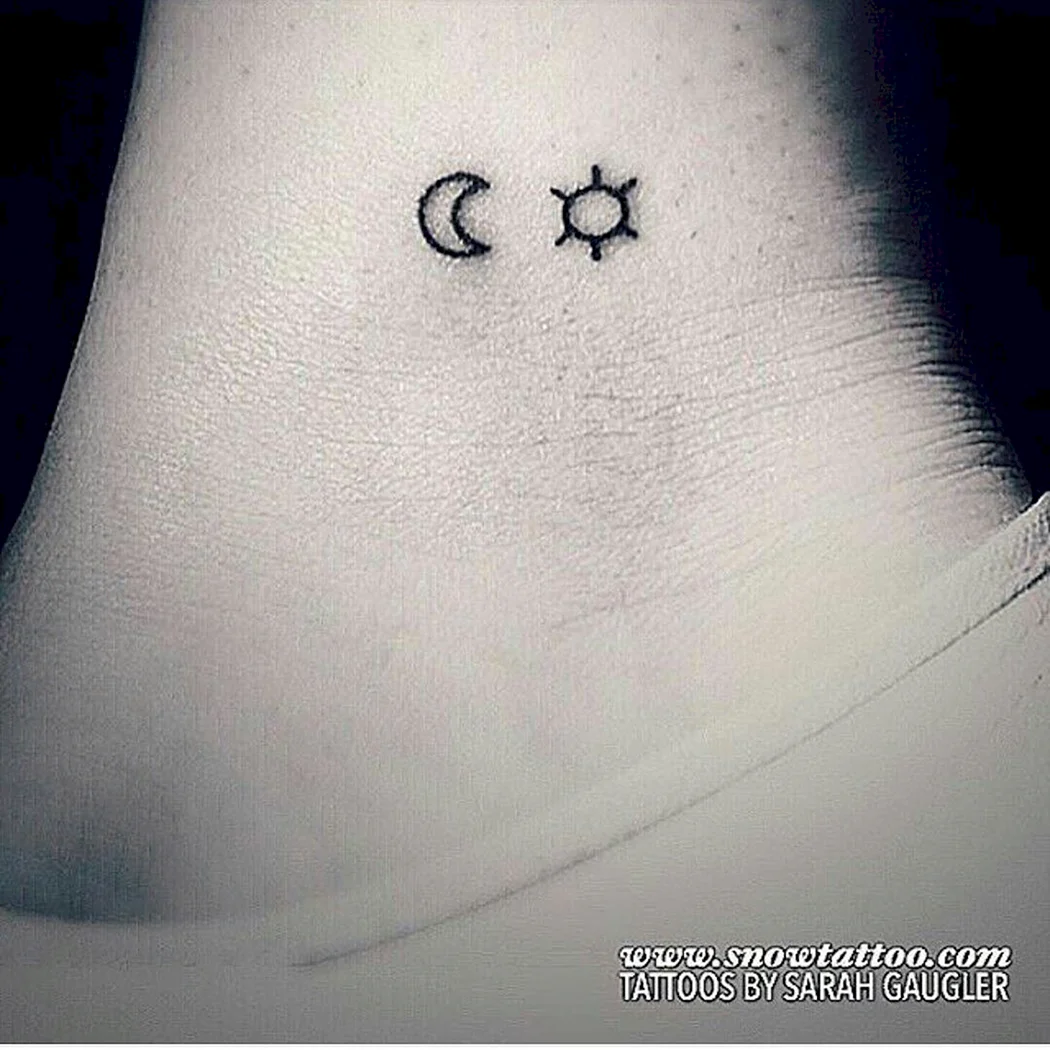 Маленькие тату Луна