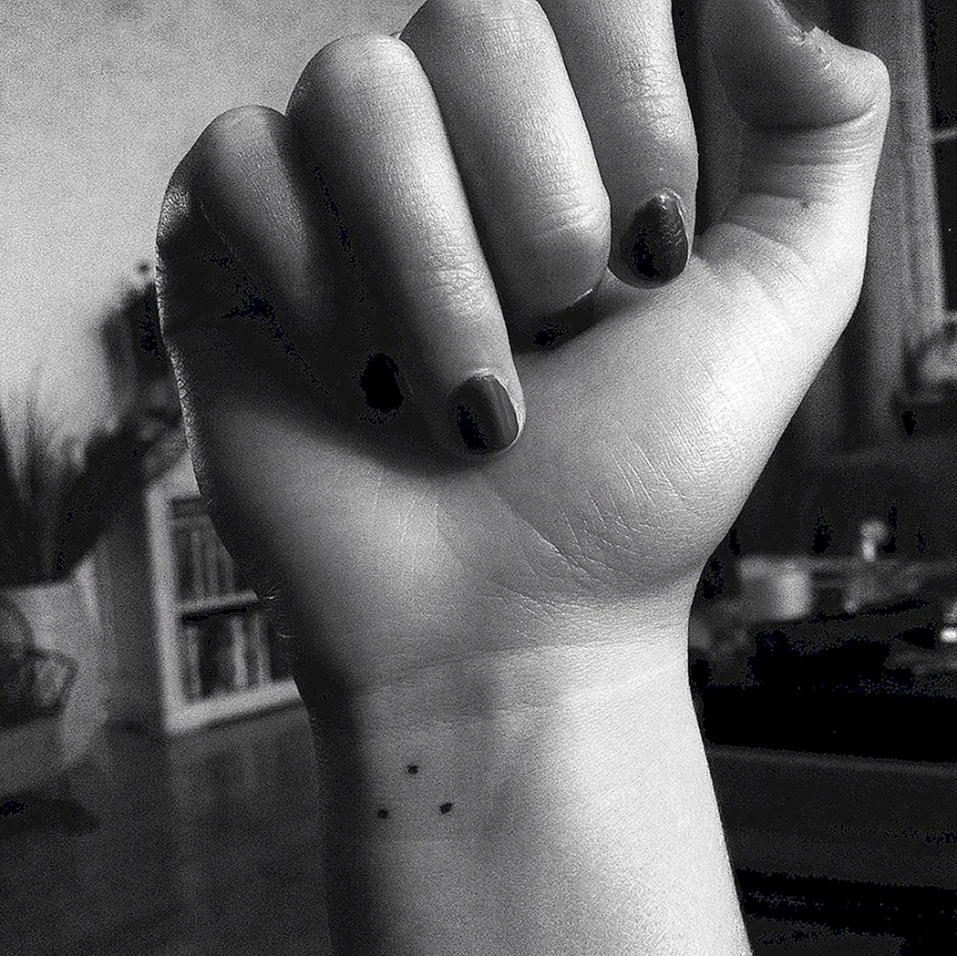 Наколка один в четырех стенах фото