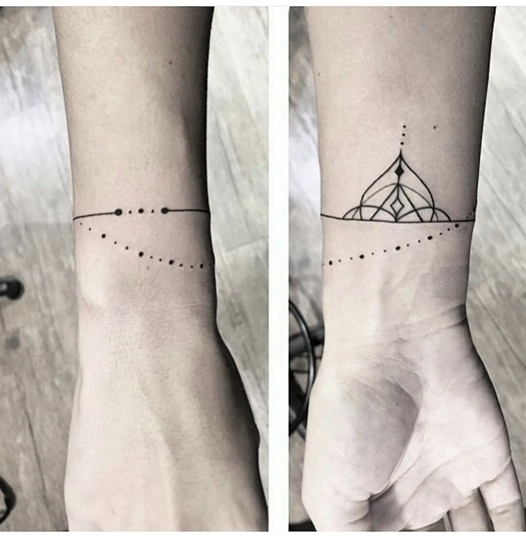 Маленькое тату вокруг запястья