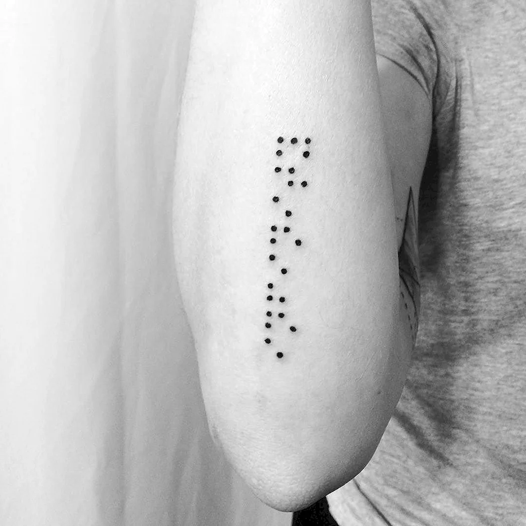 Тату точками