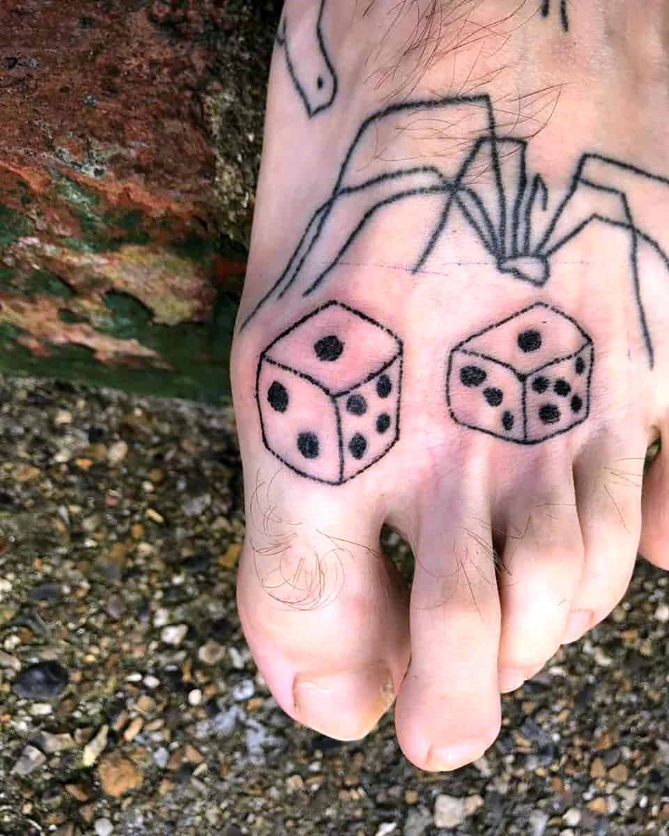 Татуировка один в четырех стенах