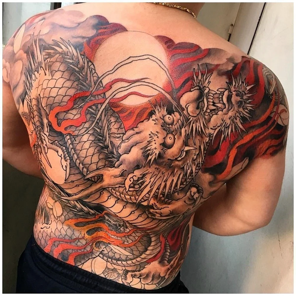 Тату дракона на спине мужские