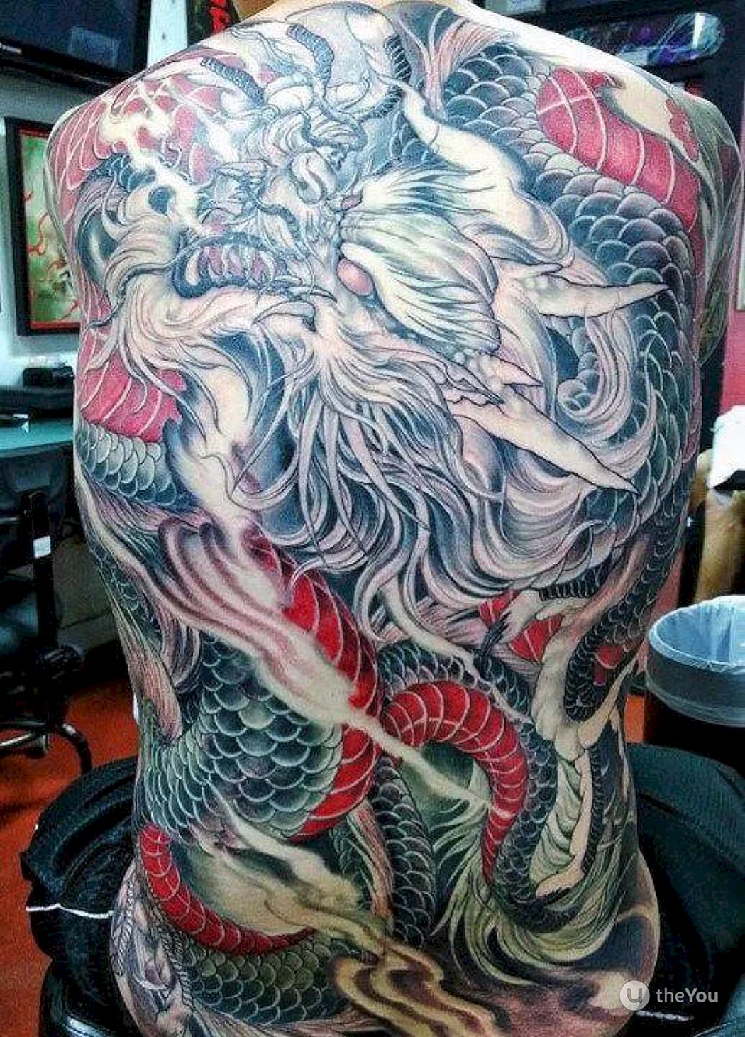 Японский дракон на спине