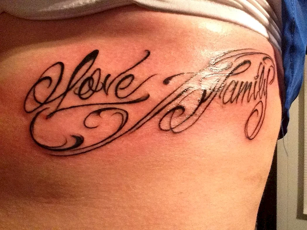 Тату надпись Family