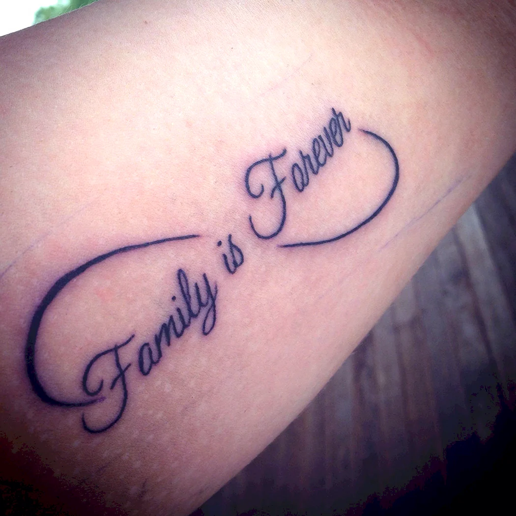 Тату надпись семья
