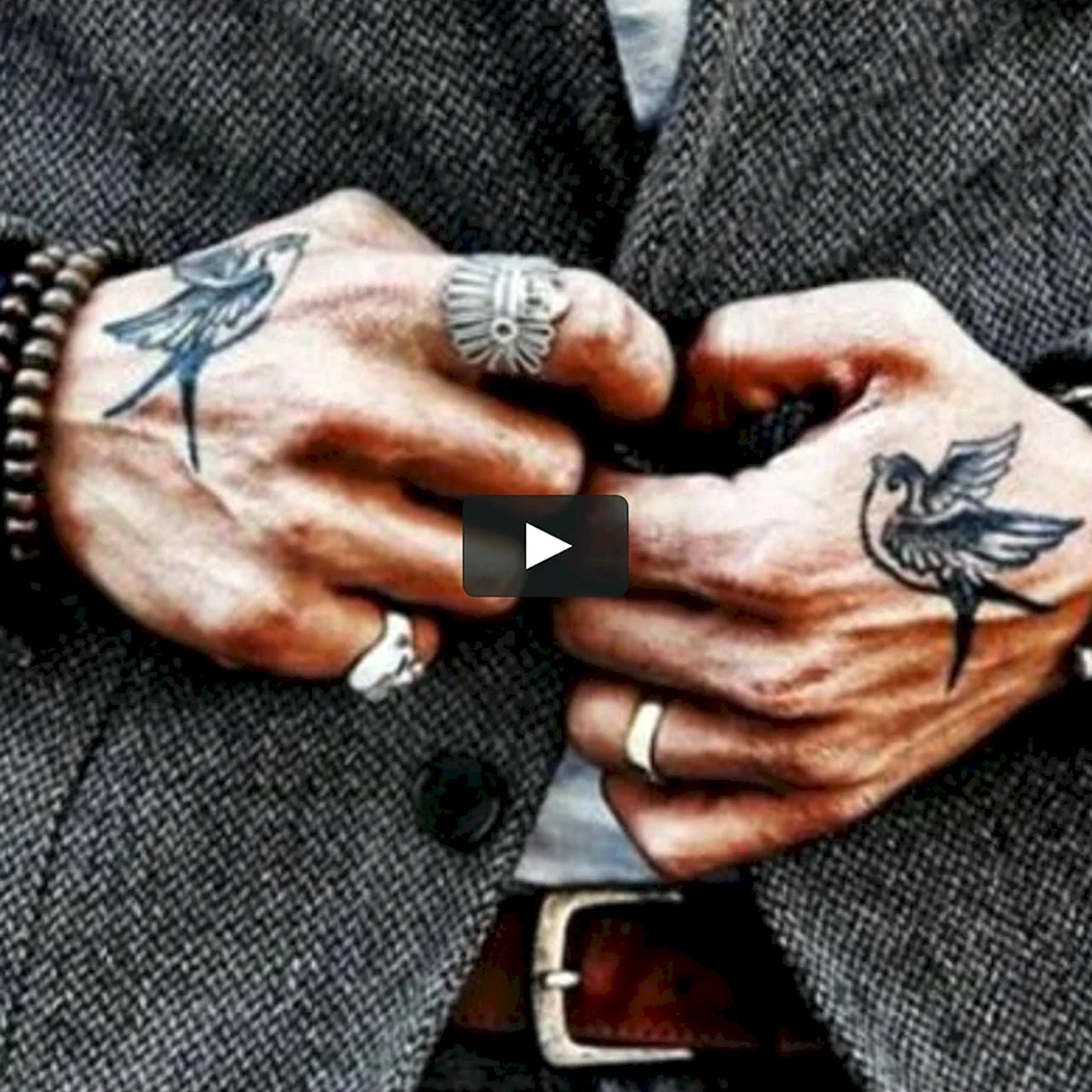 Тату на кисть модные