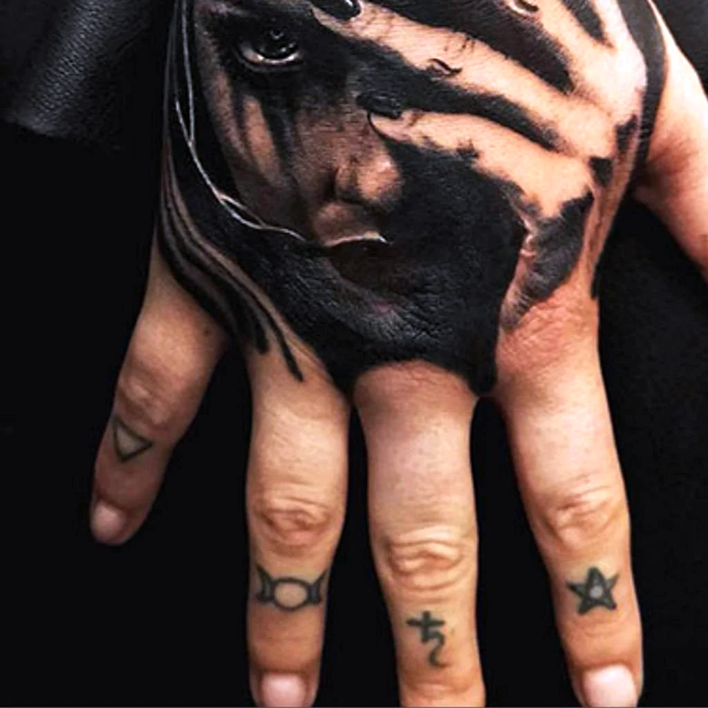 Тату на кисти