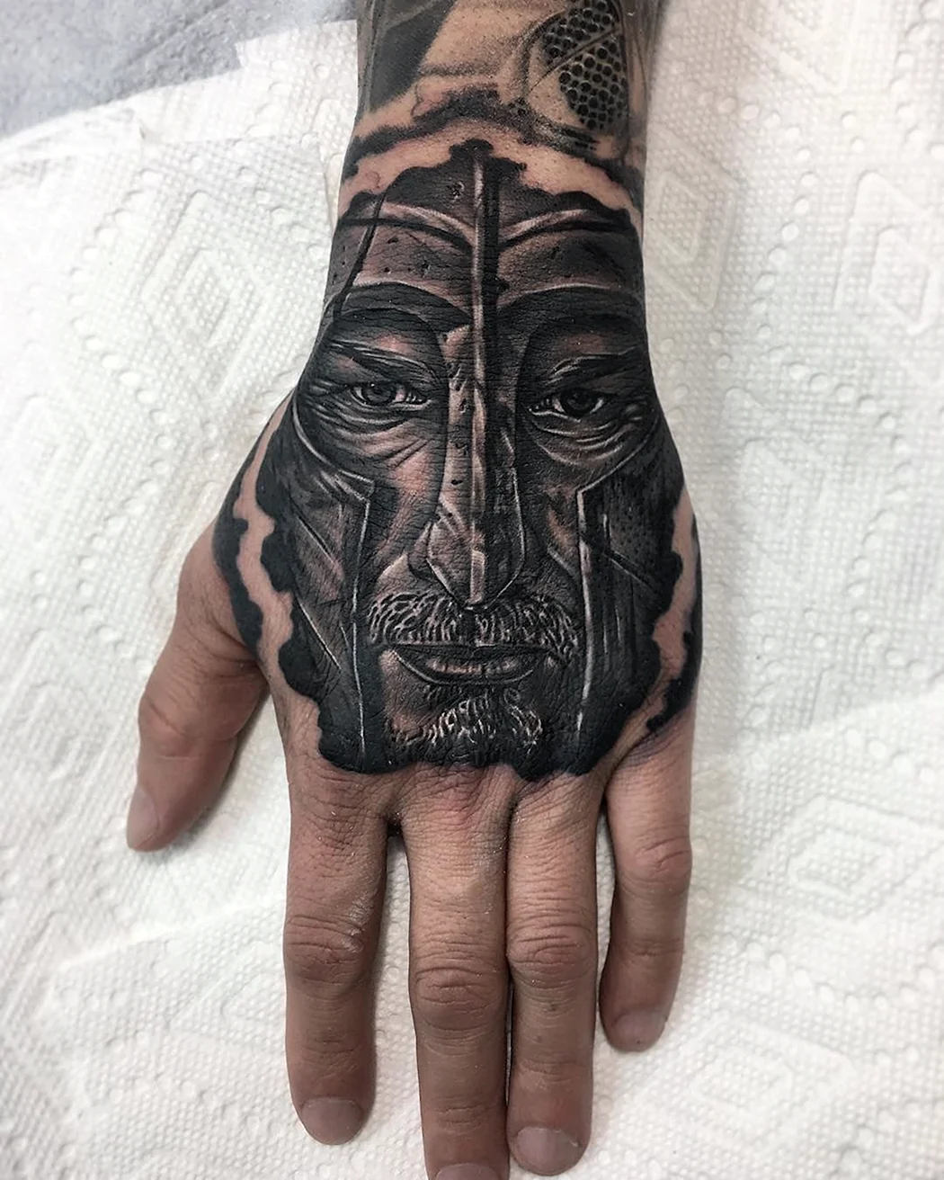 Тату на кисти