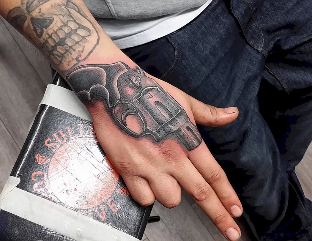 Тату на кисти