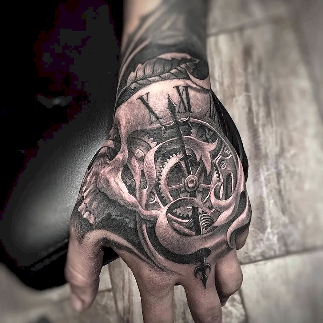 Тату на кисти для мужчин