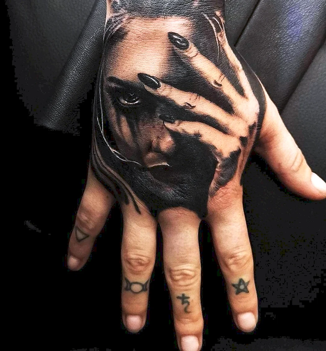 Крутые тату на кисть