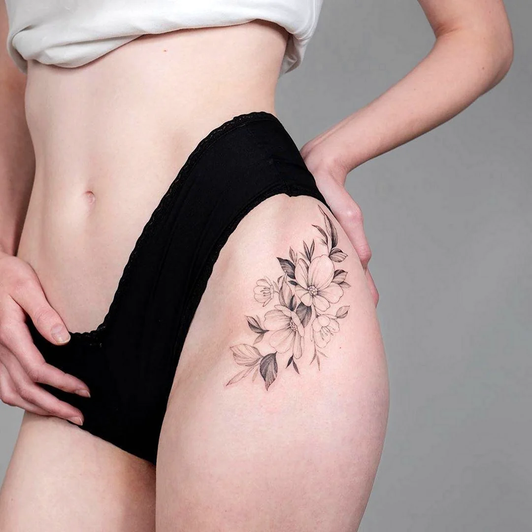 Тату на бедре для девушек