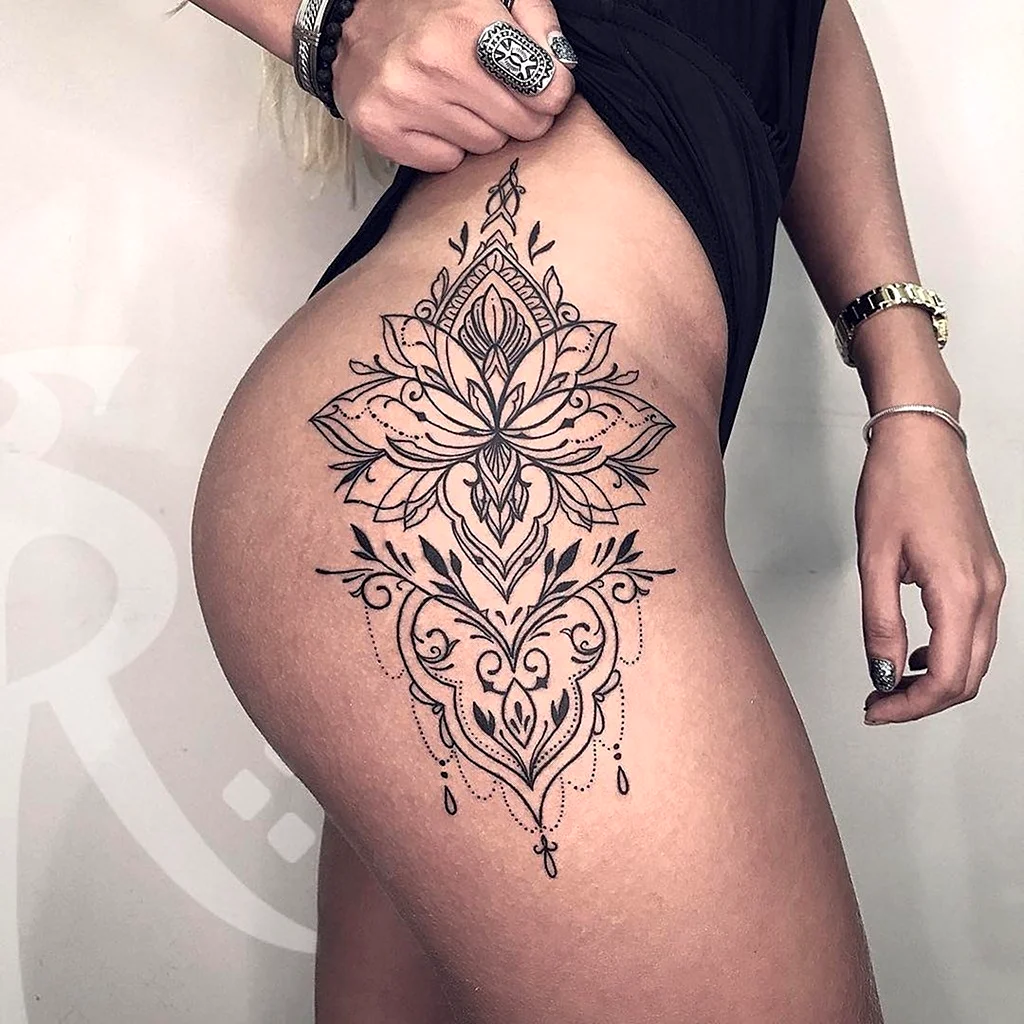 Мандала Лотос на бедре