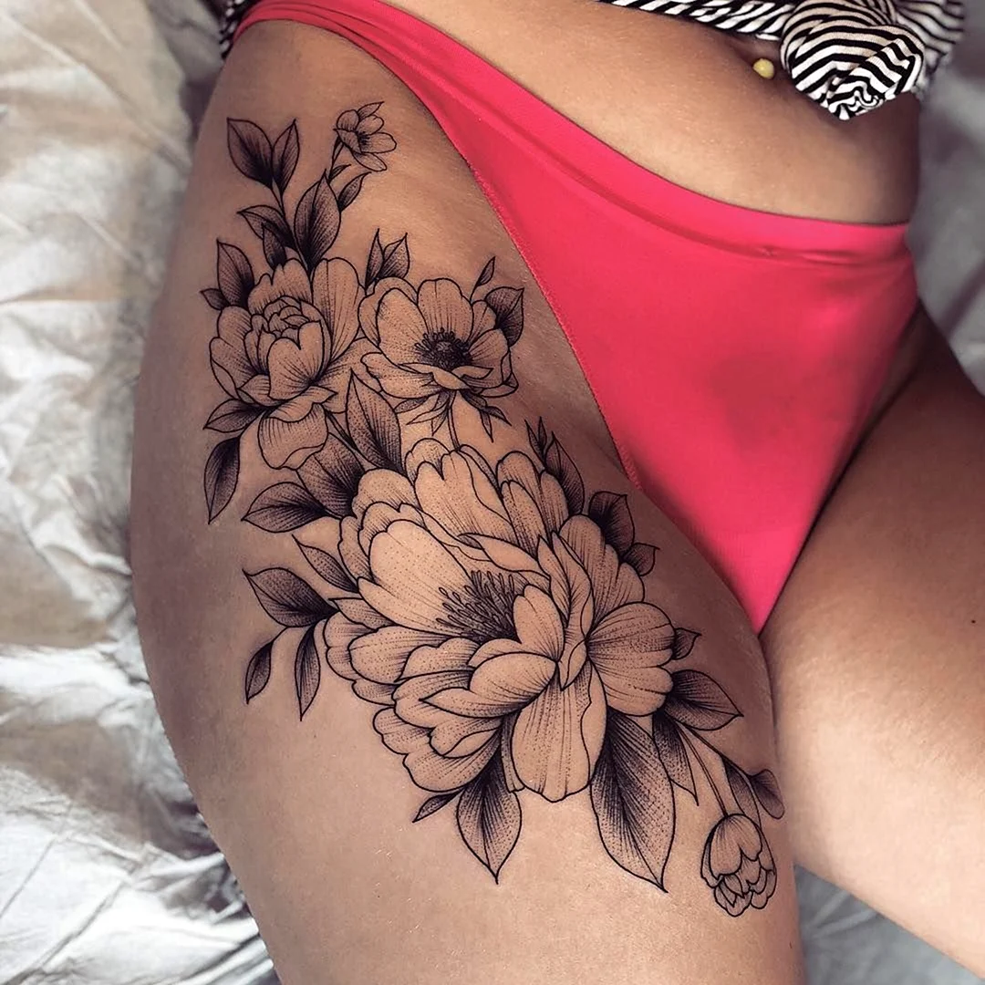 Тату на ляшке для девушек