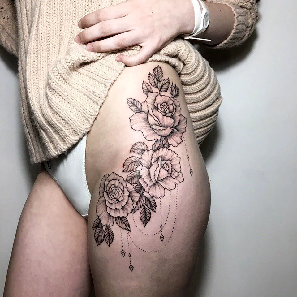 Настя Ивлеева тату на бедре