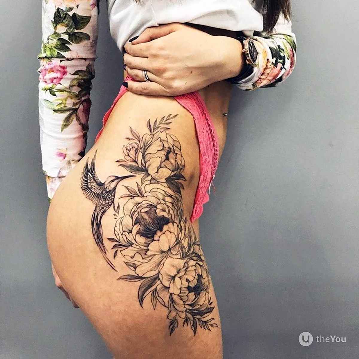 Крутые тату на бедре