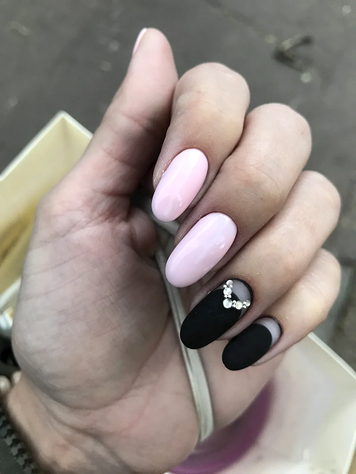 Маникюр черно розовый матовый