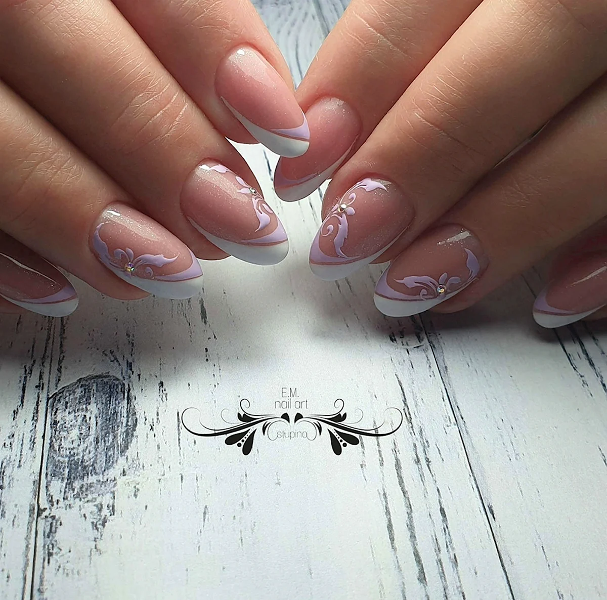 Белый френч с росписью