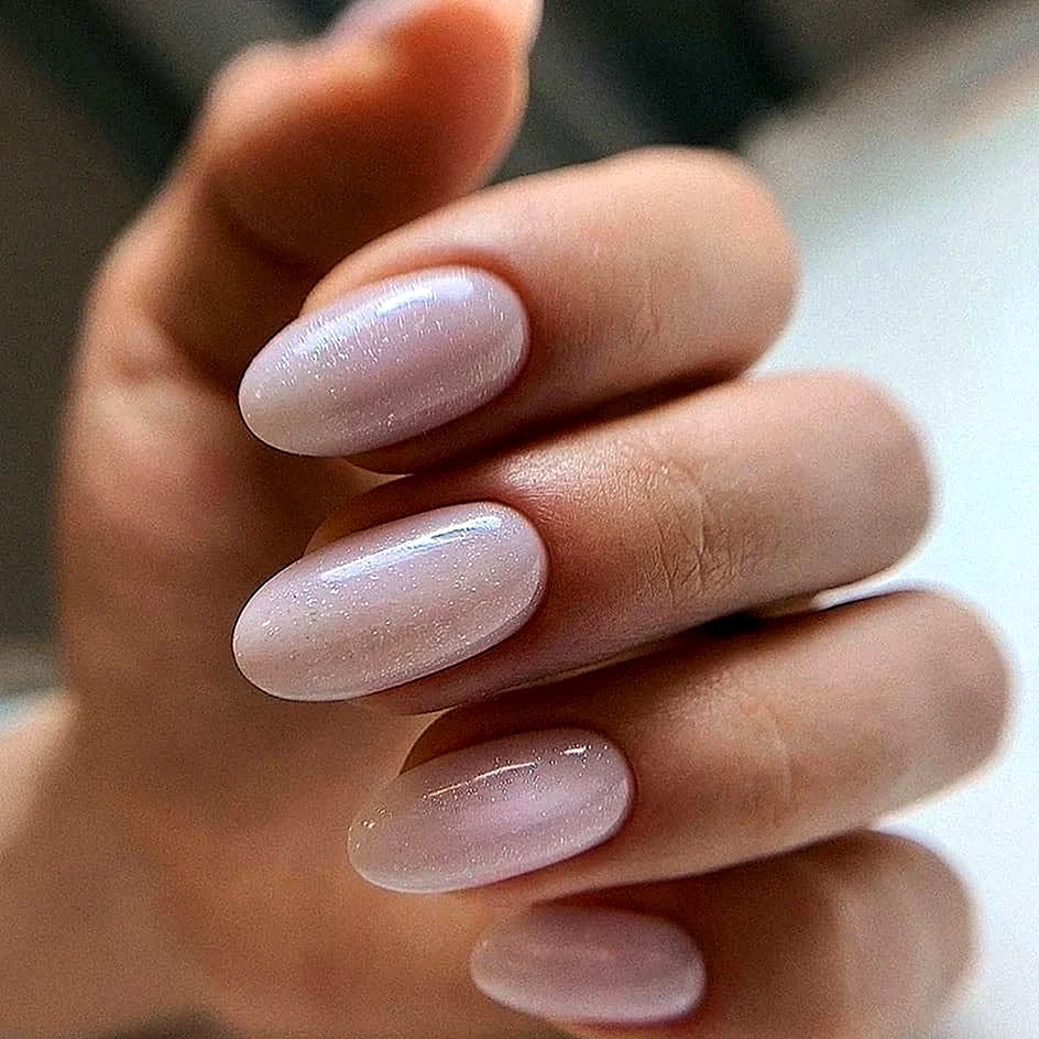 Полупрозрачный нюдовый маникюр гель лак