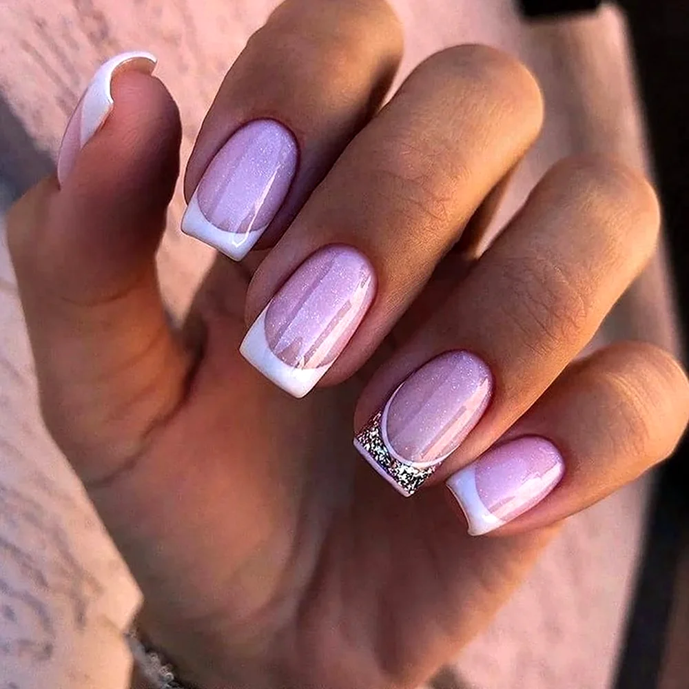 Фиолетовый френч на ногтях квадратной формы
