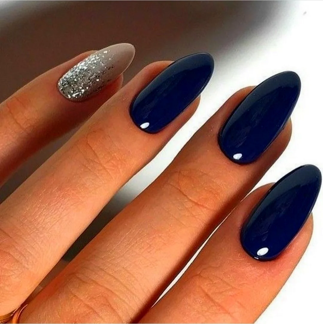 Синий маникюр 2022 миндаль