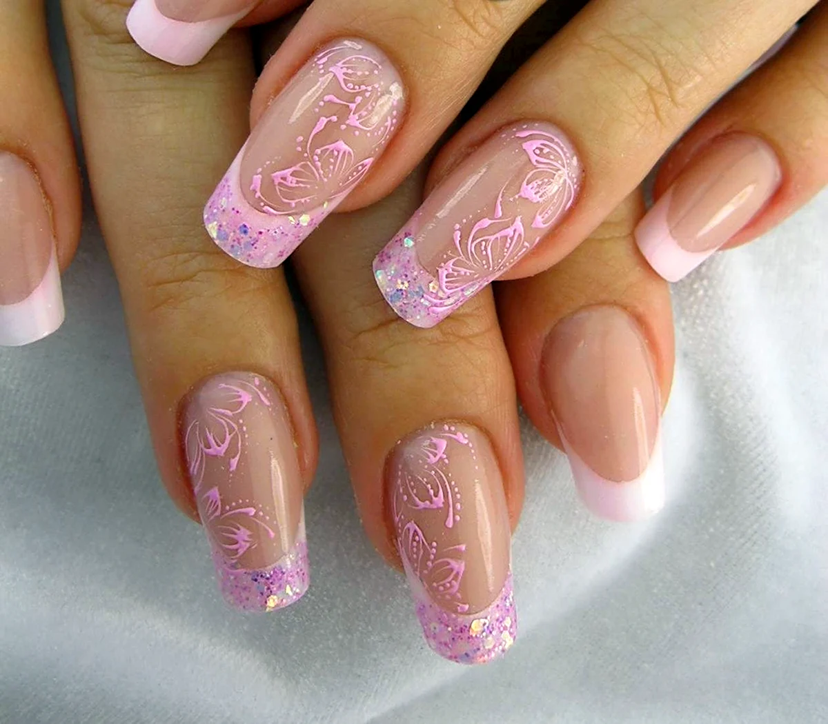 Ажурный френч на ногтях