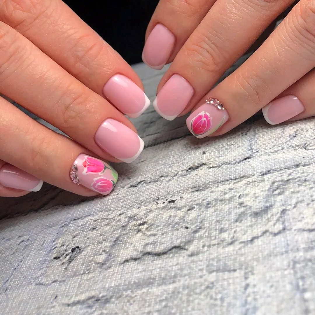 Нежно розовый френч