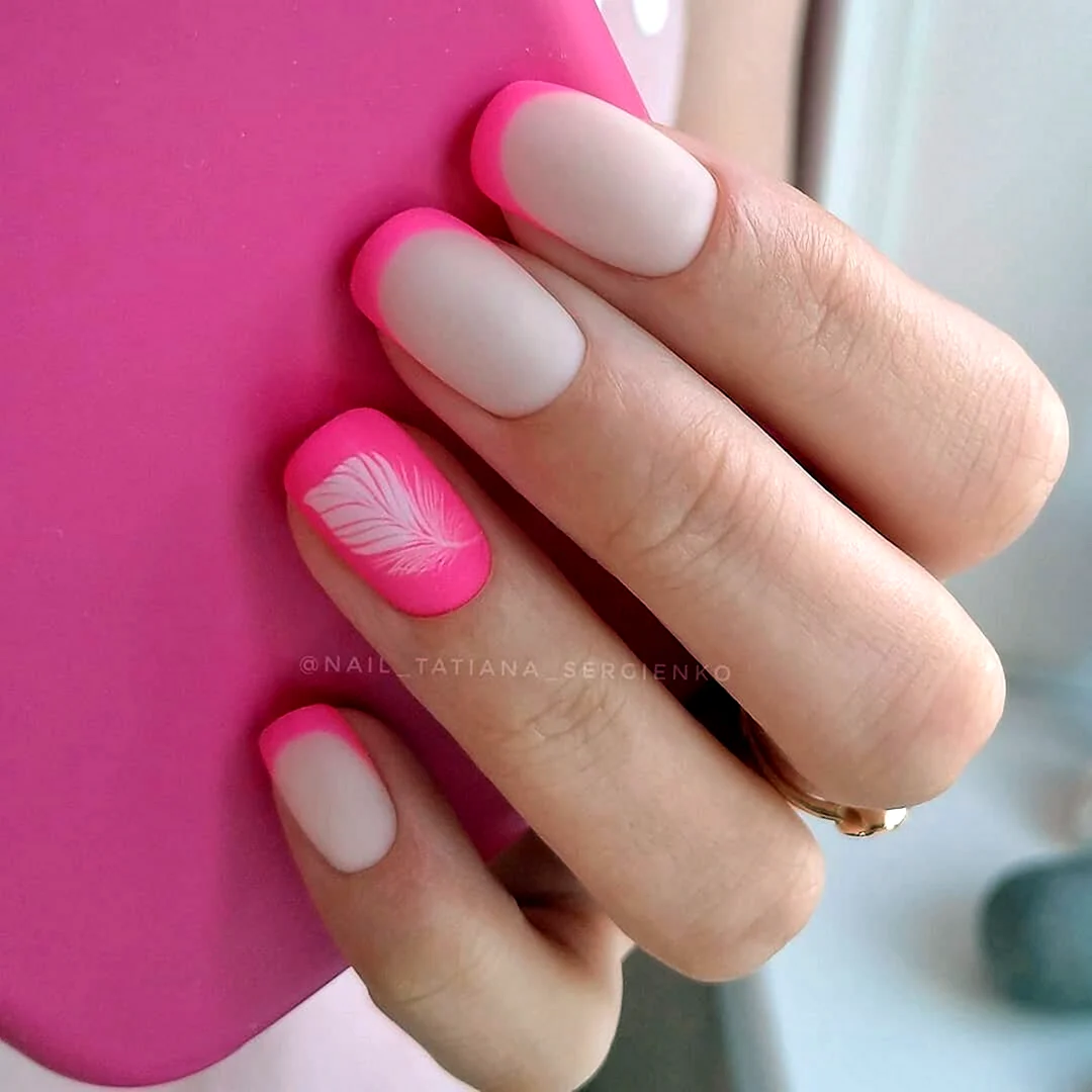 Розовый матовый френч