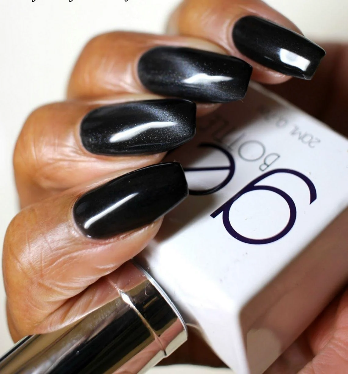 Ногти чёрные кошачий глаз