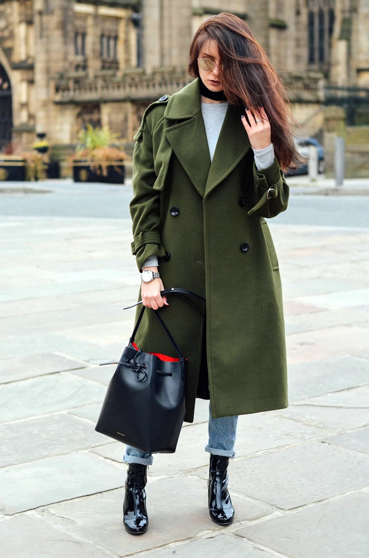 Пальто цвета хаки