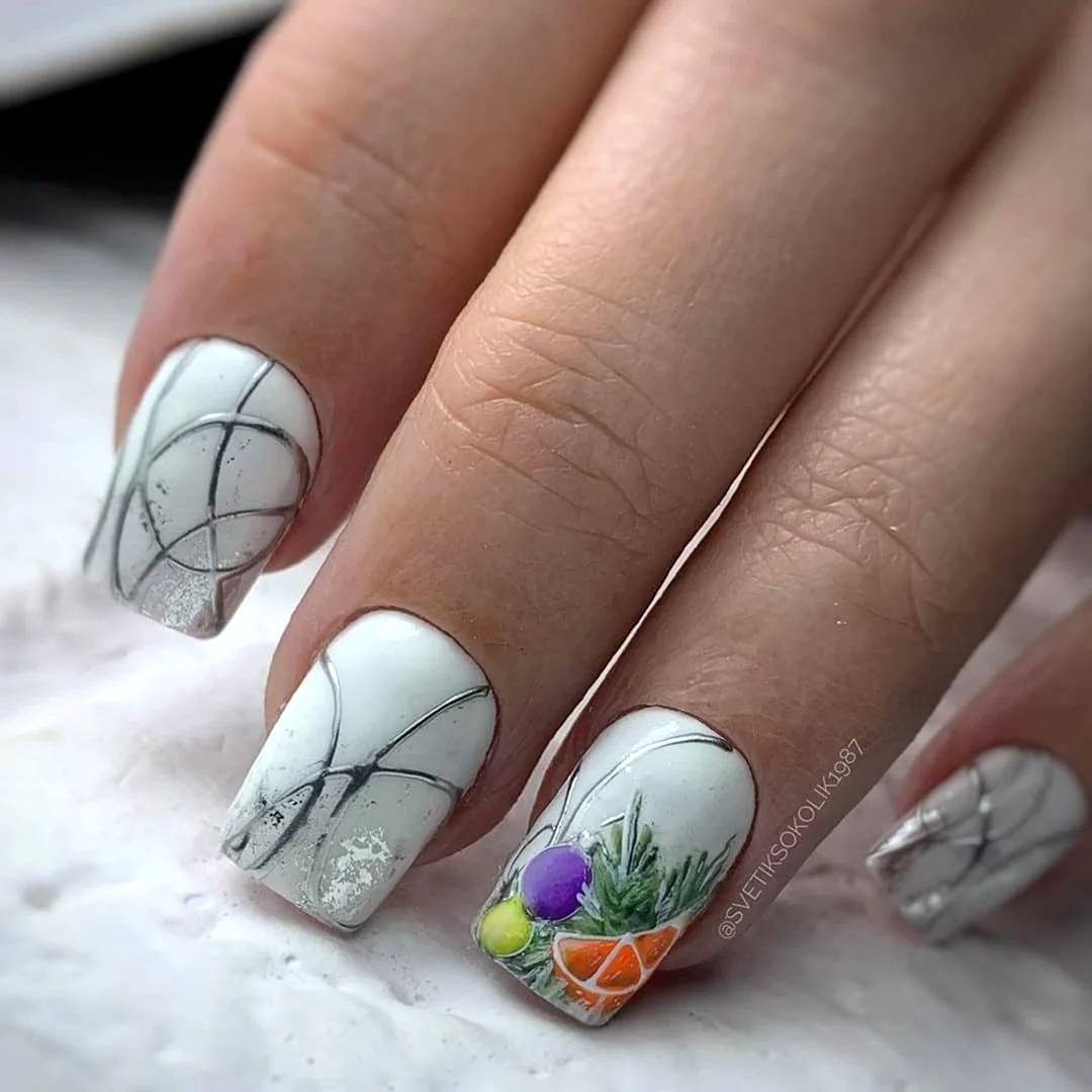 Маникюр серый с узором