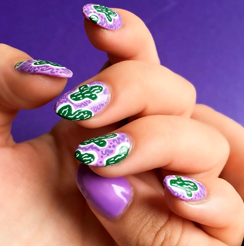 Маникюр фиолетовый с зеленым