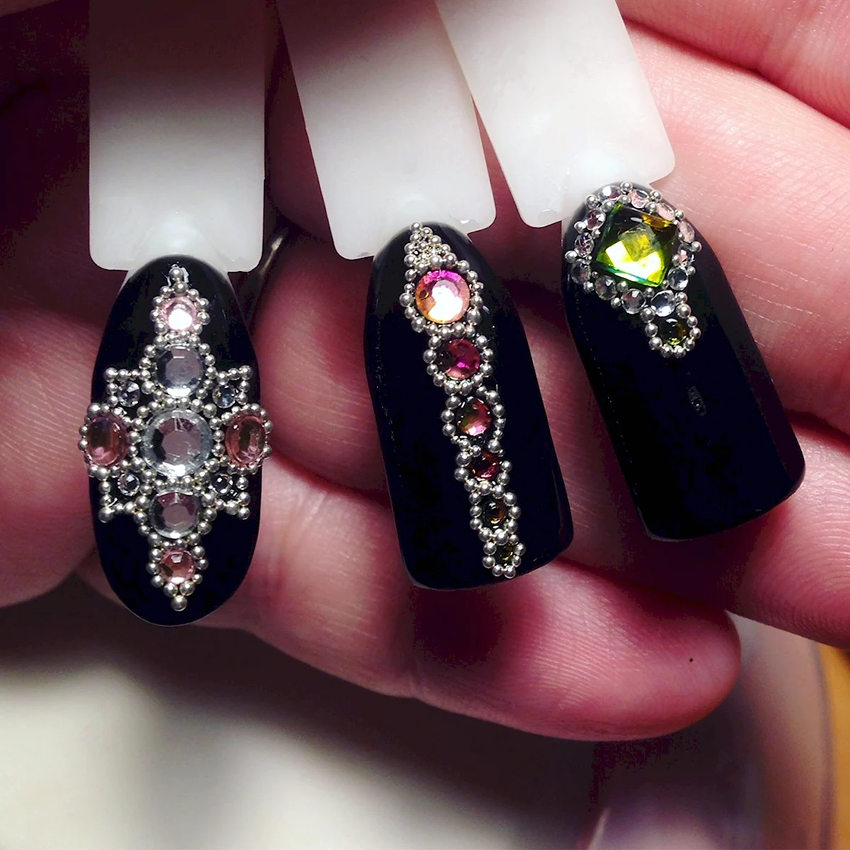 Ногти со стразами