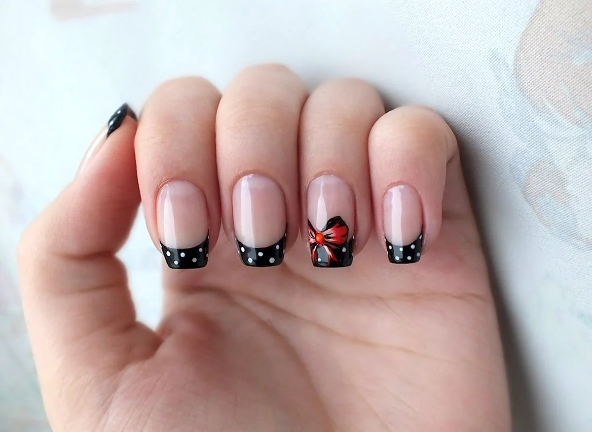 Маникюр с бантиком