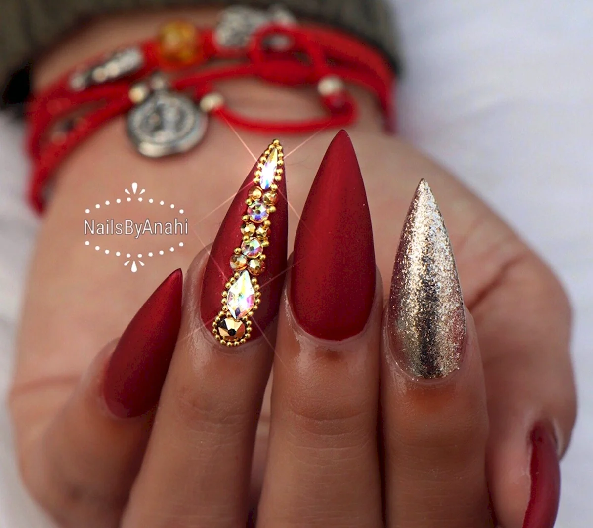 Ногти на новый год красные острые
