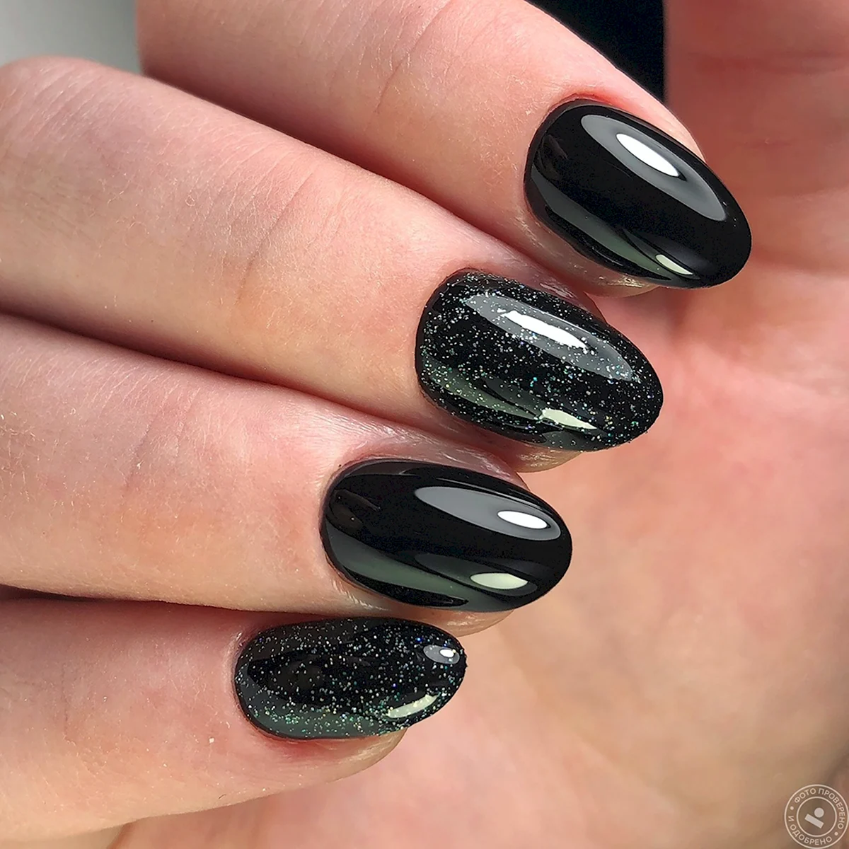 Маникюр черный кошачий глаз